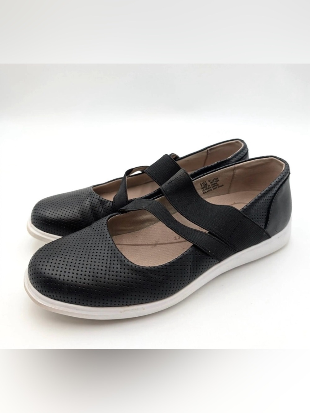 Munro Black Perforated Mary Jane Flats with Elastic Strap sizes 10W